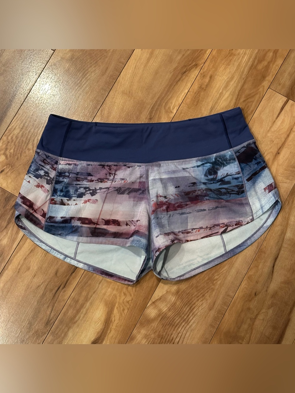 Lululemon Speed Up Short 2.5” Sunrise Silhouette Multi Gatsby Blue Size 4